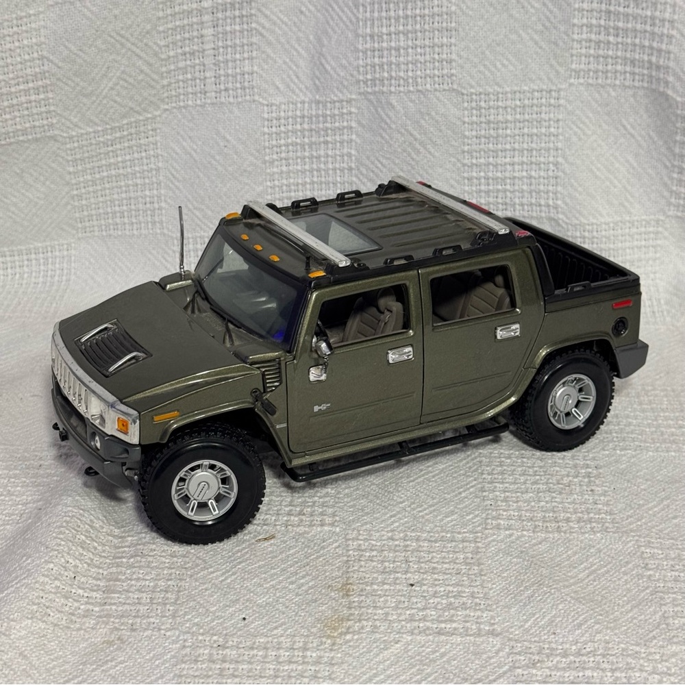 Maisto Hummer‎ H2 Truck SUV Concept Premiere Edition 1:18 Scale